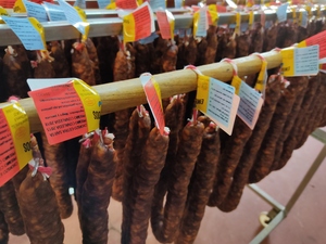 Chorizo ARTESANO "Z" de El Burgo de Osma. Peso 350grs aprox. "PREMIO 2015  Y 2018 AL MEJOR CHORIZO DEL MUNDO"